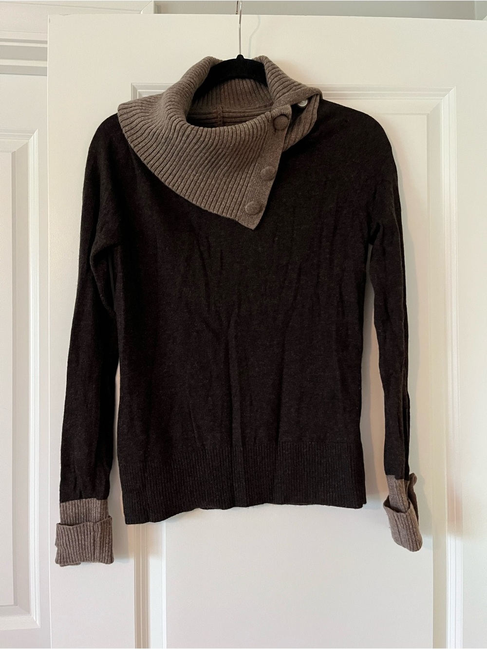 Banana Republic Y2K two toned brown sweater with fold over neck